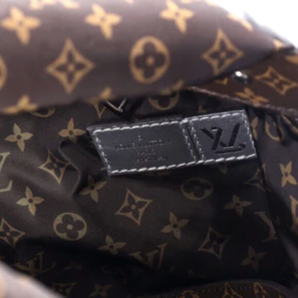 Louis Vuitton Pillow OnTheGo Tote Monogram Quilted Econyl Nylon GM - Silver - Picture 3 of 6